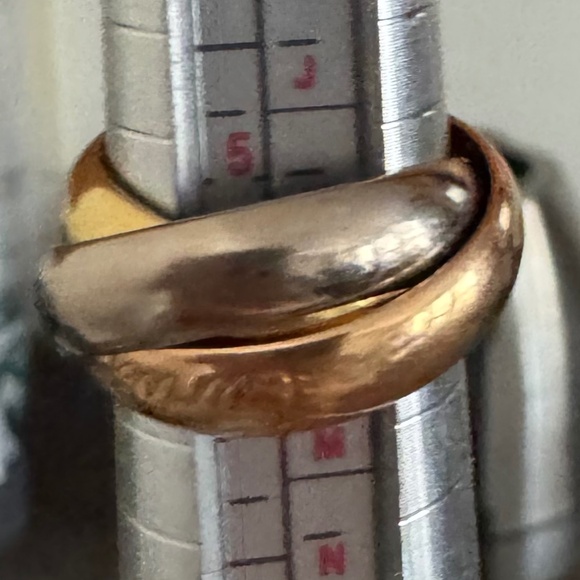 TRINITY EXTRA LARGE 3 GOLDS RING (ENGRAVED) IN GUC - Picture 2 of 9